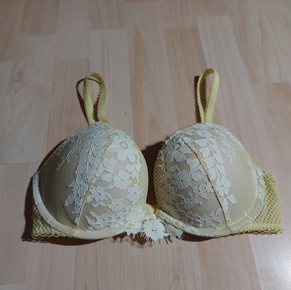 Victoria's Secret Yellow Lace Dream Angel Pushup Bra - Picture 6 of 8
